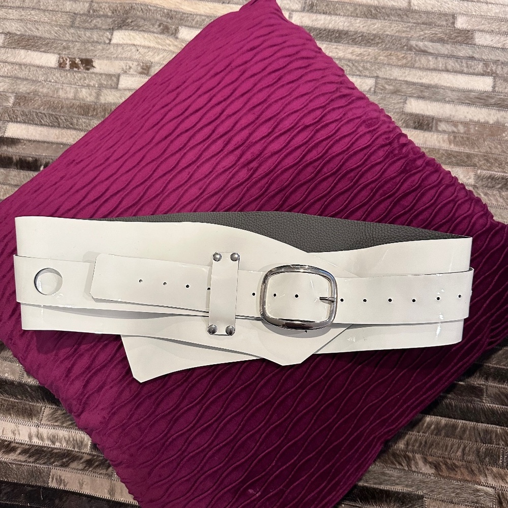 WHITE PATENT LEATHER BELT w/SILVER ACCENTS - NWOT
